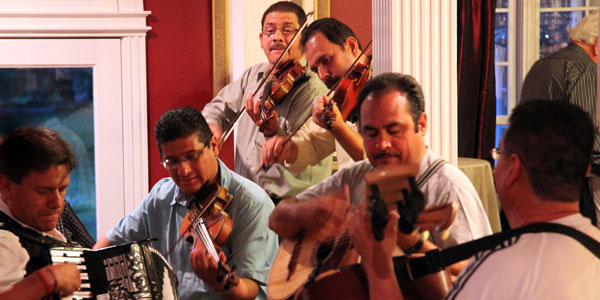 Read more about the article Welcome Mariachis for performances at Schools, Arts Fiesta! and Artsfest!